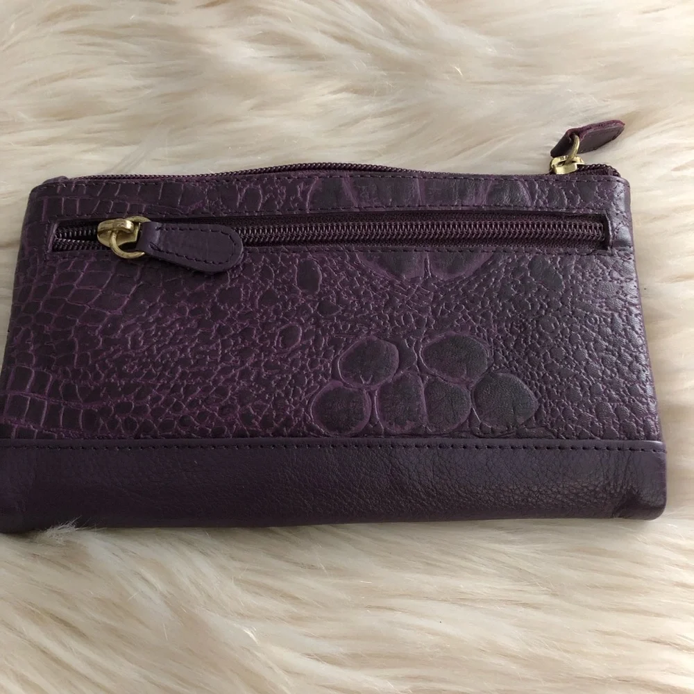 Great American Leather Works purple embossed leather wallet clutch purse - Picture 2 of 11